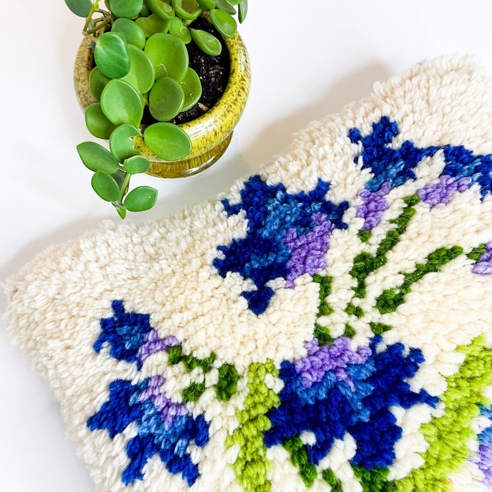 VINTAGE Boho Purple Iris Flower White Cream Pillow - Picture 4 of 6